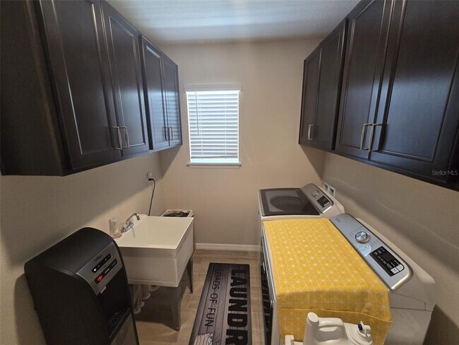 Building Photo - 10912 Honor Rd