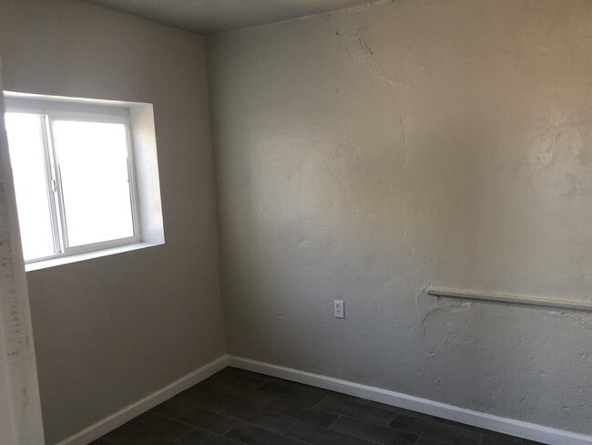 Building Photo - 235 W Kentucky St