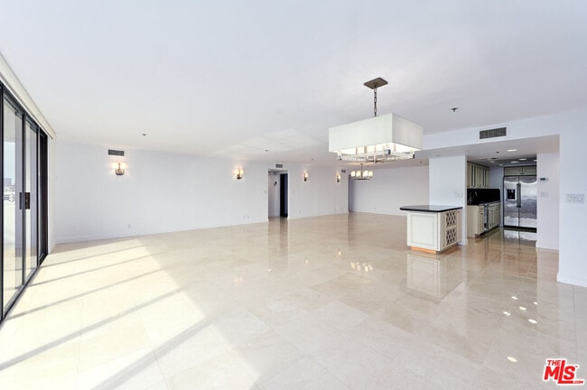 Building Photo - 10660 Wilshire Blvd