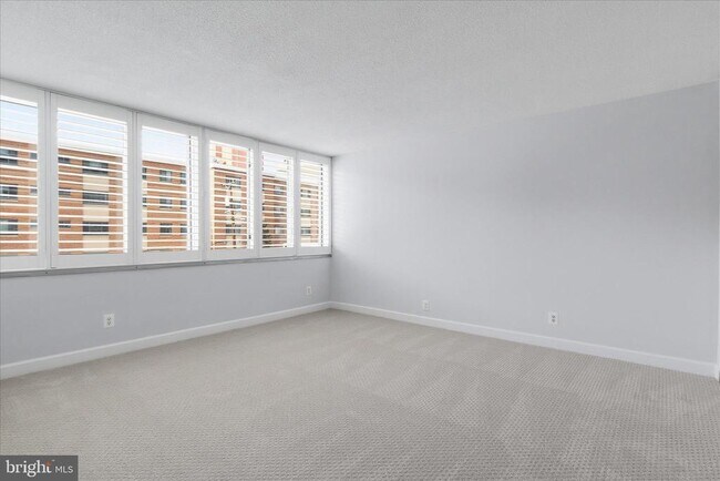 Building Photo - 1301 S Arlington Ridge Rd