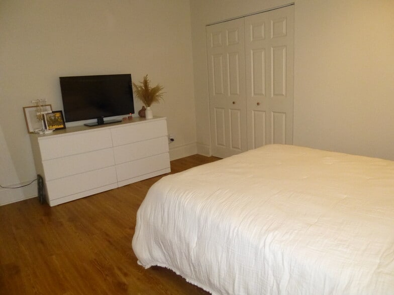 Bedroom - 920 Maryland Ave