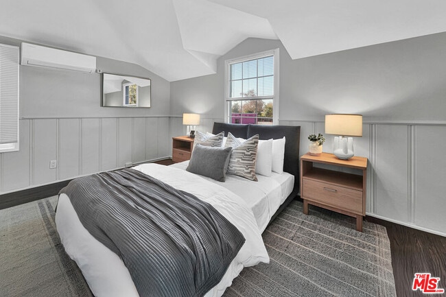 Building Photo - 560 Croft Ave