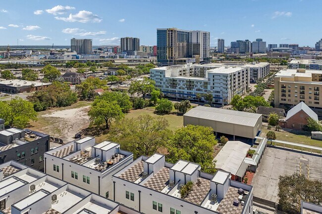 Building Photo - New Construction Townhome For Lease downtown Tampa, Ybor City, Gas Worx