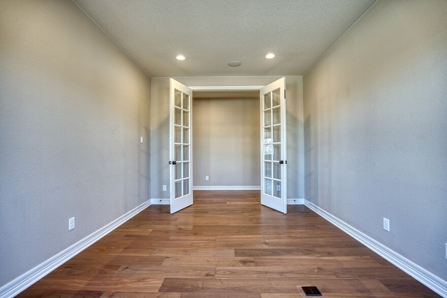 Building Photo - 2406 Spruce Creek Dr