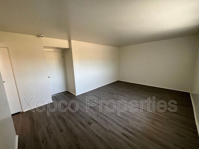 Building Photo - 550 El Cielo Rd
