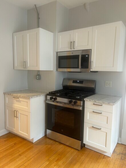 Building Photo - 1322 Adams St NE