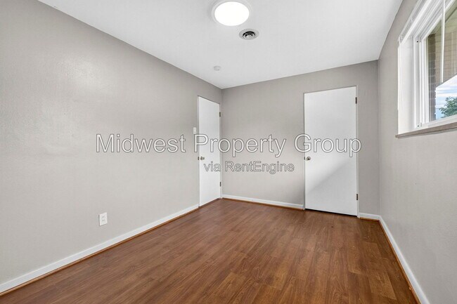 Building Photo - 2050 Goodale Ave