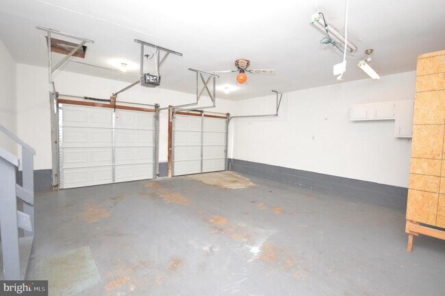 Building Photo - 7017 Lombard Ln