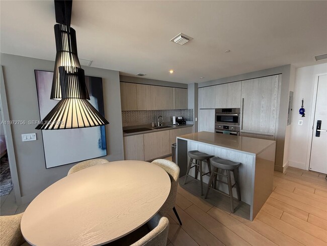 Building Photo - 4010 S Ocean Dr