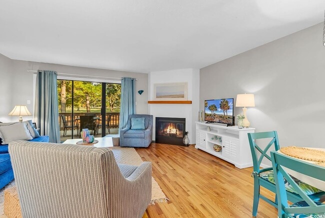 Building Photo - 4000 Fairway Lakes Dr