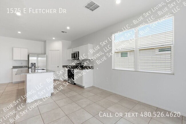 Building Photo - 1575 E Fletcher Dr