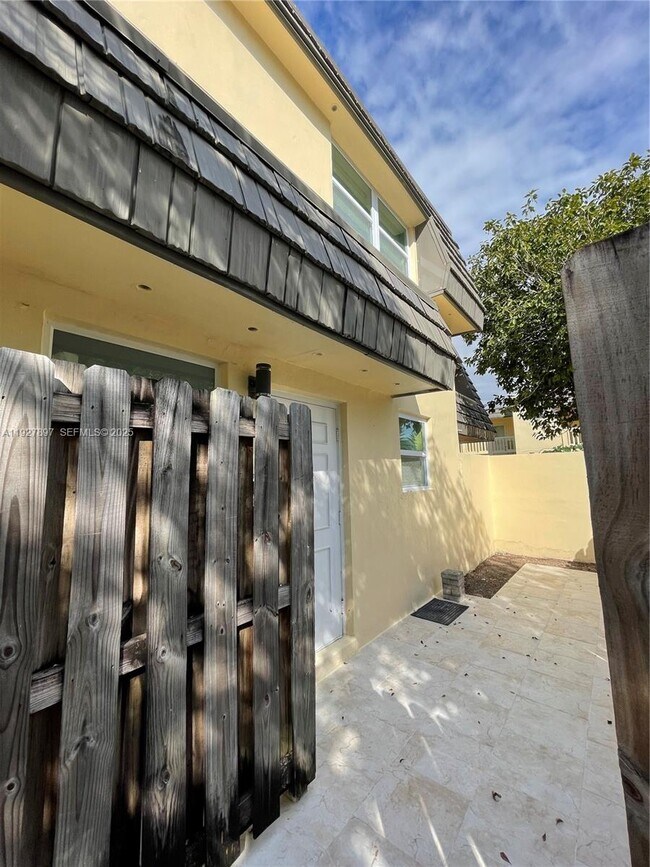 Building Photo - 8427 SW 137th Ave