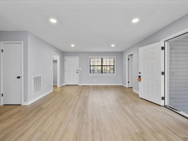 Building Photo - 801 4th Ave E