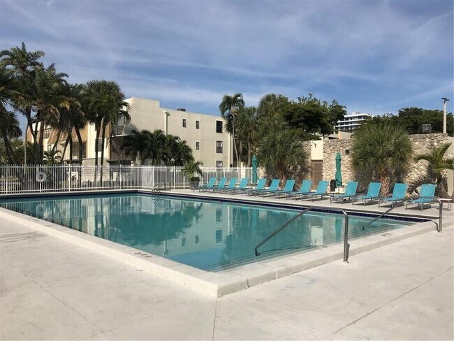 Building Photo - 20350 W Country Club Dr