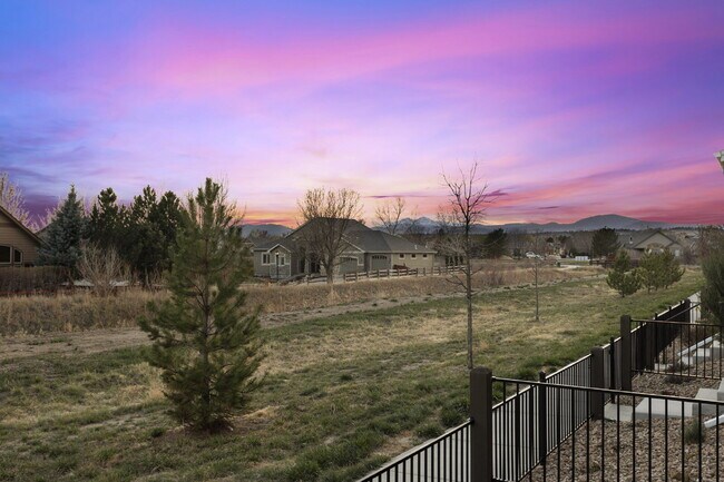 Building Photo - Stunning 3 bed, 4 bath townhome - attached...
