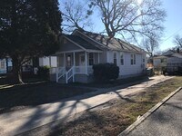 Building Photo - 411 Greenbriar Ave