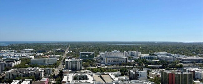 Building Photo - 400 Central Ave