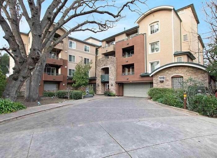 Building Photo - 1310 Creekside Dr