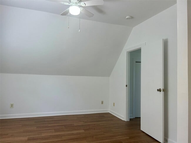Building Photo - 109 Sea Cliff Ave