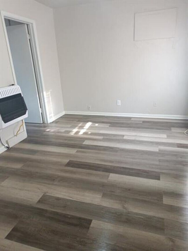 Building Photo - Perfect 1 bed unit located within walking distance of Woodson Park