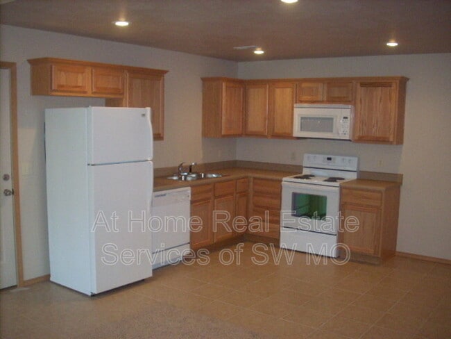 Building Photo - 617 Rilynn Ave
