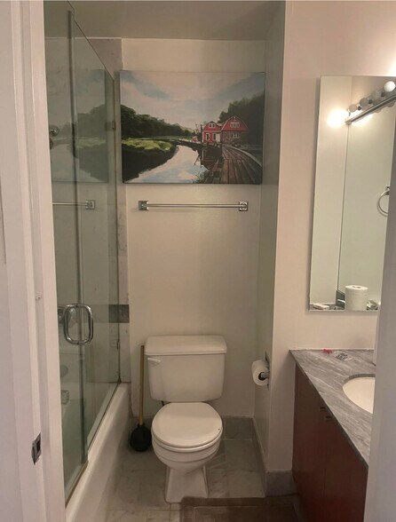 Building Photo - 236 E 47th St