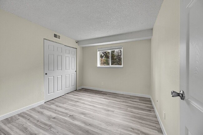 Building Photo - $1,650, 2-bed, 1 bath, located in Centennial