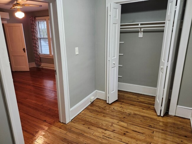 Building Photo - SHORT TERM Single Family 5 BR House in Harrisonburg Available NOW