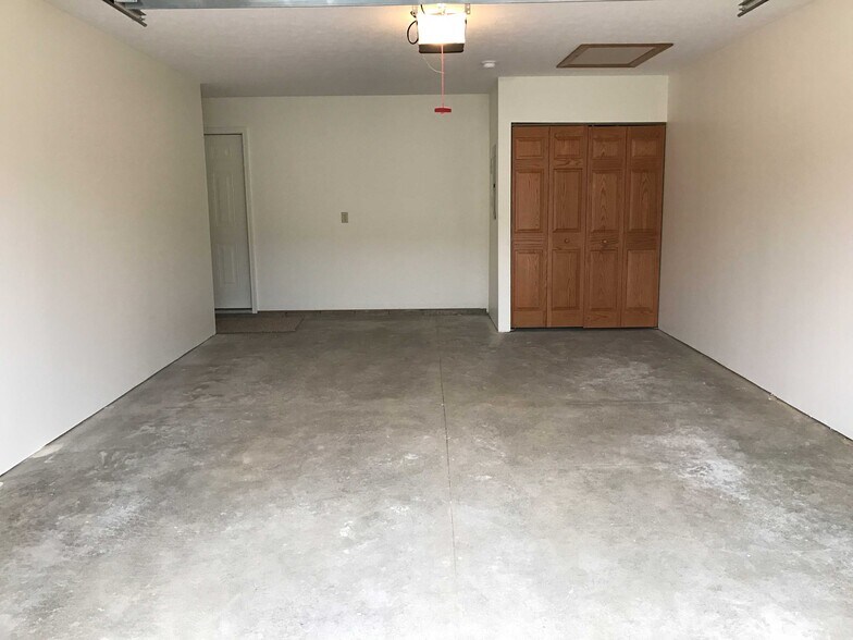 Building Photo - 1002 Altamonte Dr