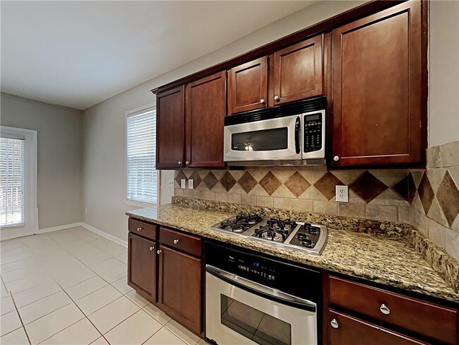 Building Photo - 2184 Longmont Dr