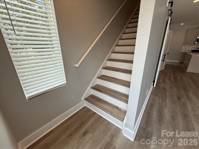 Building Photo - 525 Dellwood Dr