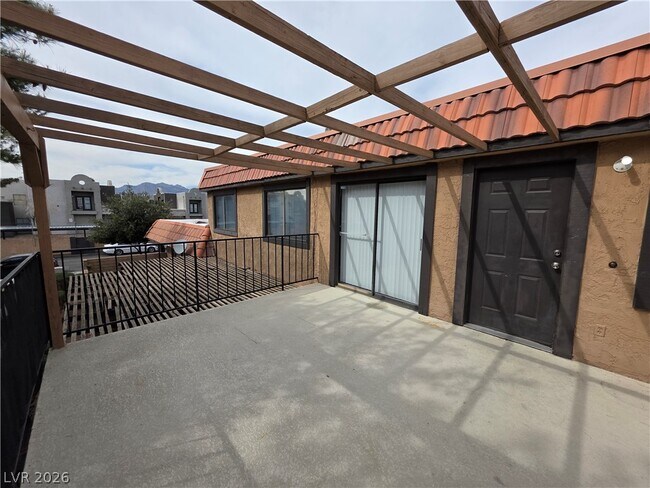 Building Photo - 241 Misty Isle Ln