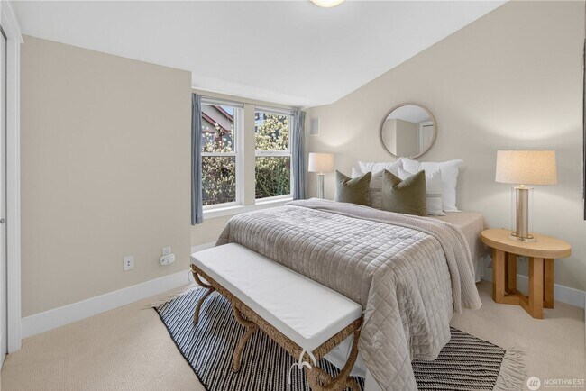 Building Photo - Downtown Ballard 3 bd 2.5 bath townhome in Great School district and minutes to Ballard Locks