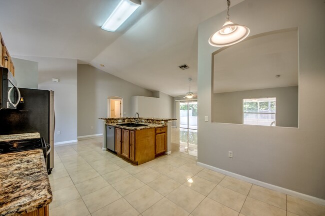 Building Photo - 2462 Nature Pointe Loop