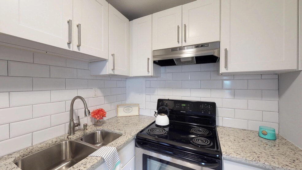 Kitchen - Bayshore Palms at Soho