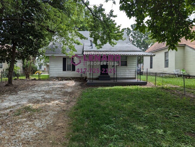 Building Photo - Cozy 2 Bedroom House!