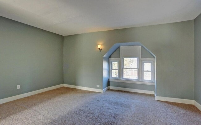 Building Photo - Coming Soon - Spacious 4 Bedroom, 1 Bath H...