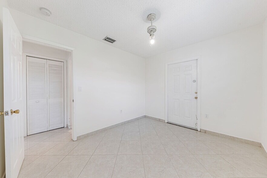 Building Photo - 9941 NW 27th St