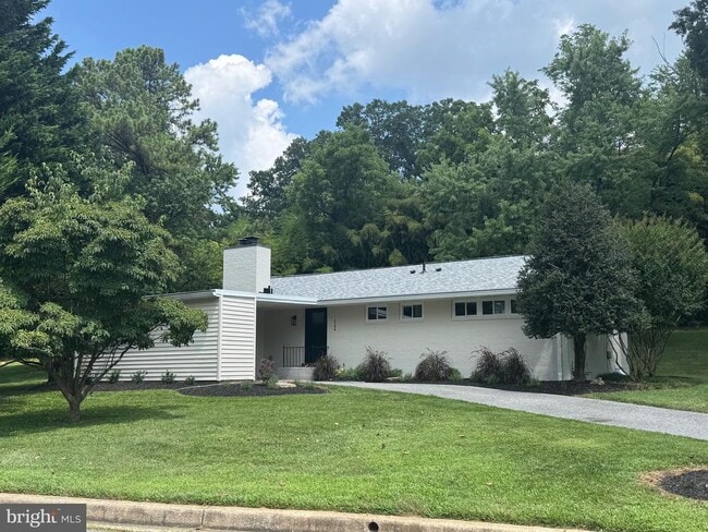 Building Photo - 1306 Pine Ridge Ln