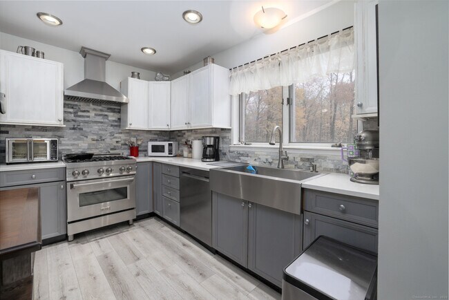 Building Photo - 266 Old Forge Rd