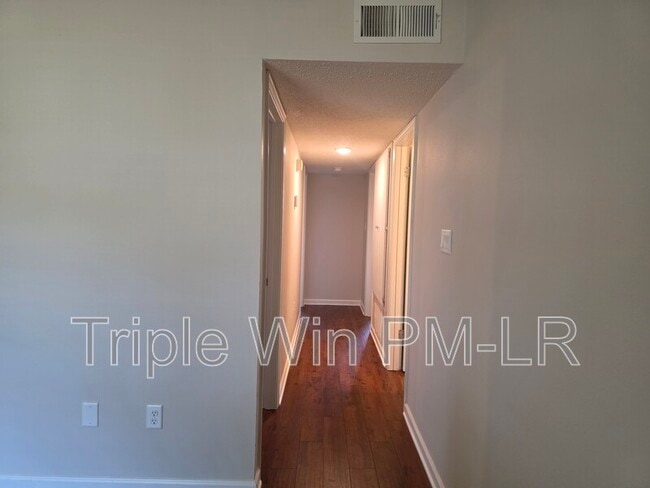Building Photo - 113 Northfield Dr