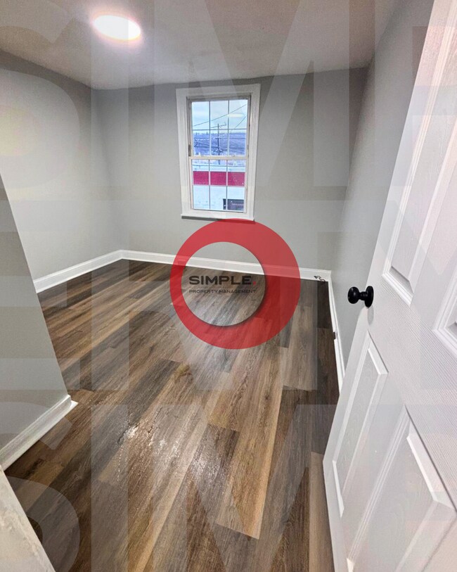 Building Photo - Two-bedroom one bath house