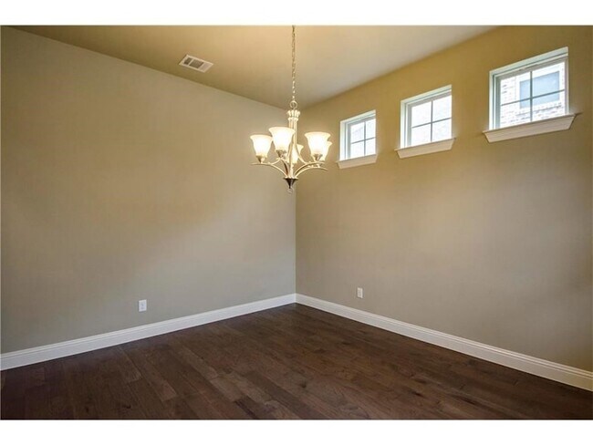 Building Photo - 10671 Villanova Dr