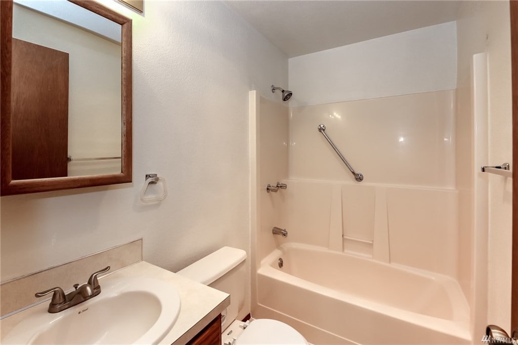 Master Bath - 12623 Reservoir Rd E