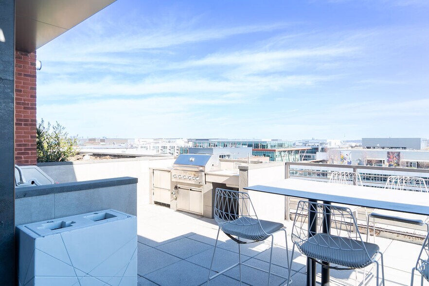 Building Photo - 1211 Van St SE