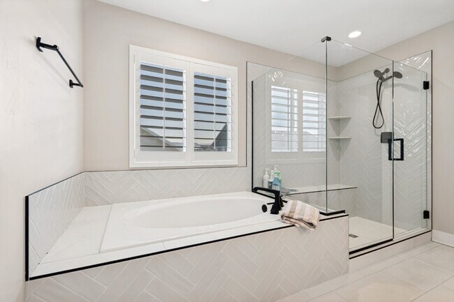Building Photo - Upscale Home Available in Herriman