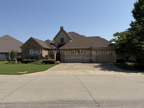 Building Photo - 350 Pine Valley Dr