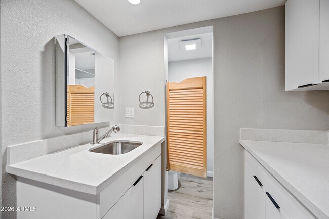 Building Photo - 3025 N 32nd St