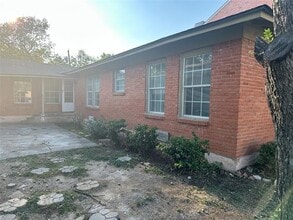 Building Photo - 6719 Kenwell St