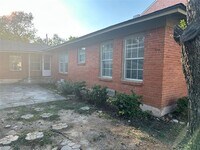 Building Photo - 6719 Kenwell St
